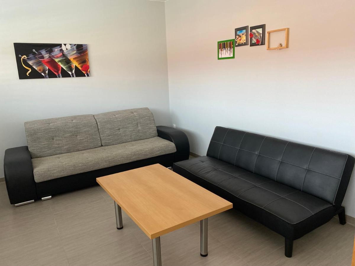 Apartman Hustopeče Exteriör bild