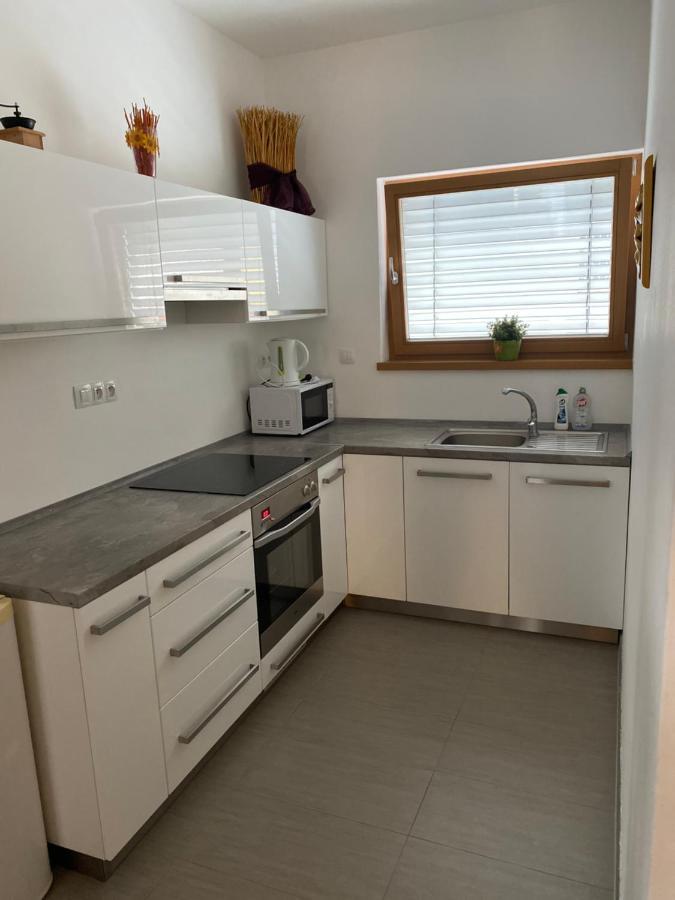 Apartman Hustopeče Exteriör bild