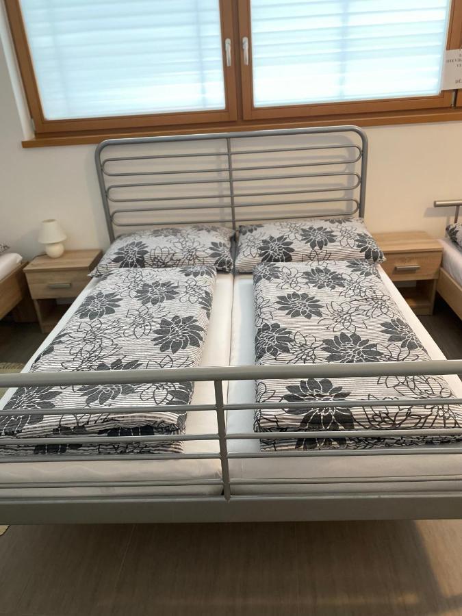 Apartman Hustopeče Exteriör bild
