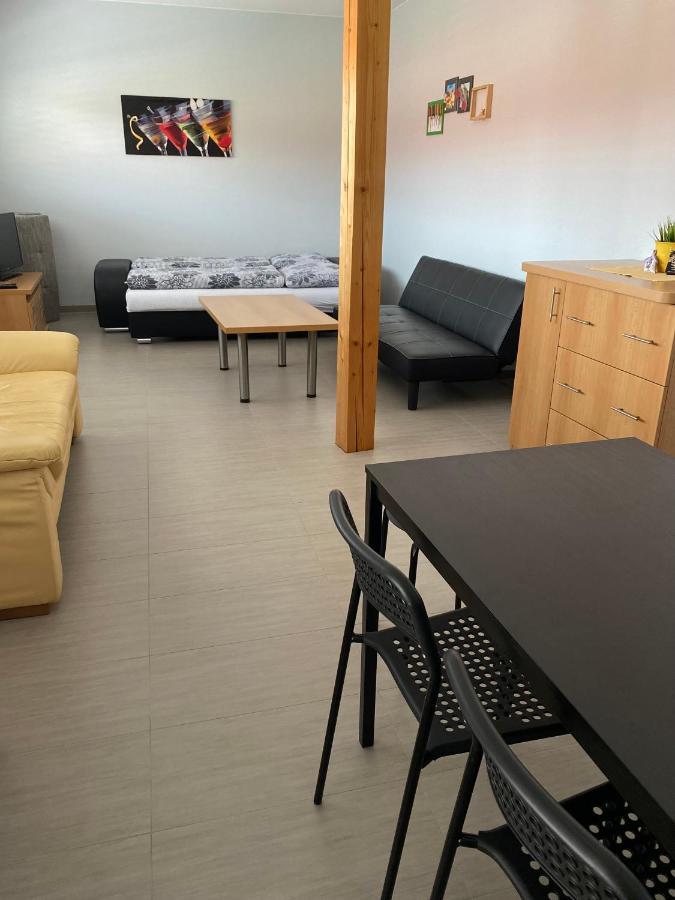 Apartman Hustopeče Exteriör bild